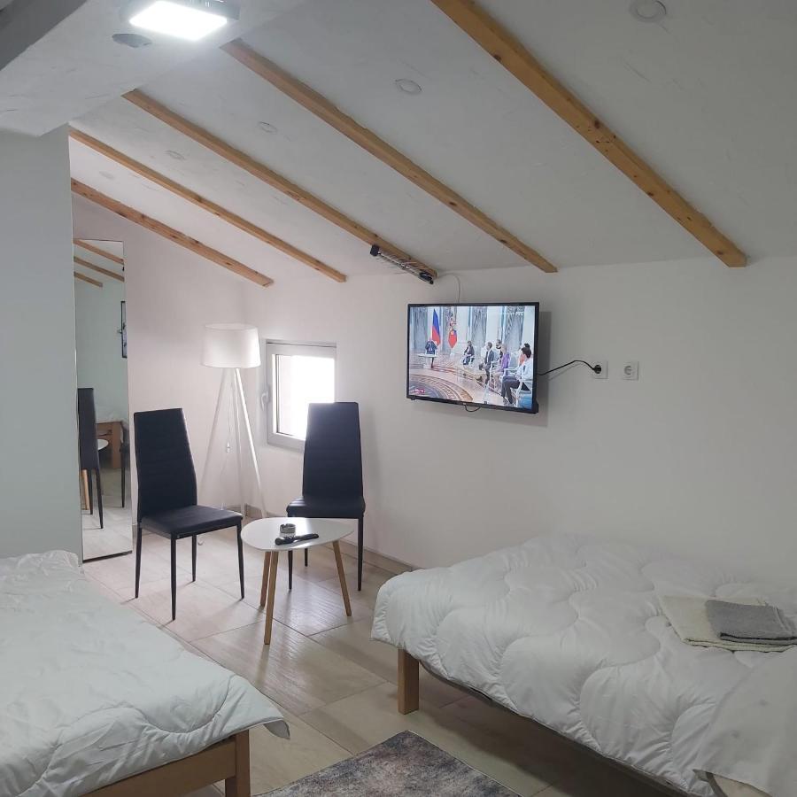 Yugoslavija 2 Centar Appartement Aleksandrovac Buitenkant foto